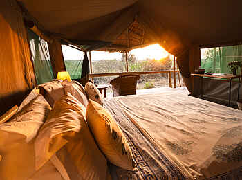 Laikipia Wilderness Main Camp: Zelt mit Doppelbett Laikipia Wilderness Main Camp: Zelt mit Doppelbett