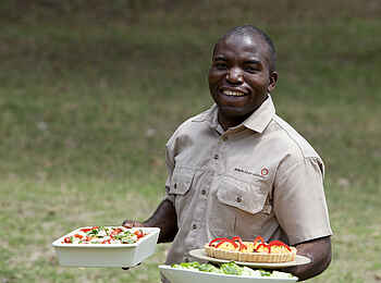 Luangwa River Camp: Lunch wird serviert Luangwa River Camp: Lunch wird serviert