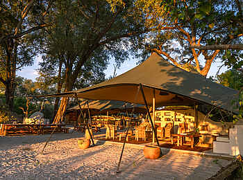 Maxa Camp: Das Hauptzelt im Zentralbereich Maxa Camp: Das Hauptzelt im Zentralbereich