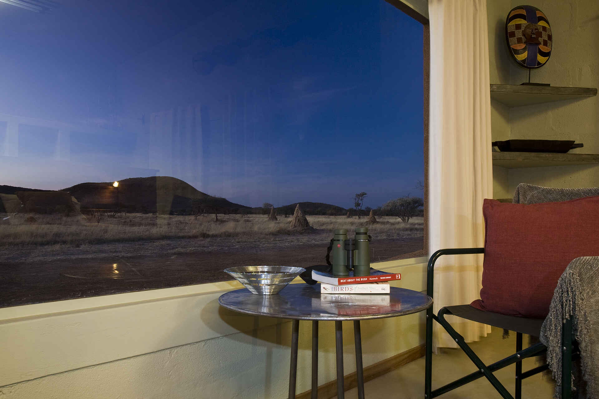 AfriCat, AfriCat Foundation, Afrikarma, Buchen, Funktracking, Gepard, Hanssen, Hanssen Family, Information, Leopard, Namibia, Okonjima, Okonjima Lodge, Okonjima Main Camp, Okonjima Nature Reserve, Okonjima Naturreservat, Okonjima Reservat, Omboroko Mountains, Omboroko-Gebirge, Otjiwarongo, Peilsender, Radio-Tracking, Raubkatzen, Raubtiere, Safari, Safari-Urlaub, Tierschutz, Urlaub, Waterberg Plateau, www.afrikarma.de, Aussicht, Gäste, Gästegebäude, Savanne, Veranda, Ausblick, Abend, Carnivoren, Fauna, Fotografie, Sonnenuntergang, Tiere, Afrikarma Safaris, Afrikarma Safaris - Wildnis. Hautnah., Afrikarma.de