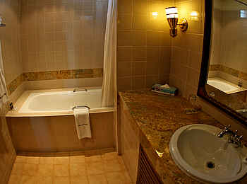 Paraa Safari Lodge: Badezimmer Suite Paraa Safari Lodge: Badezimmer Suite