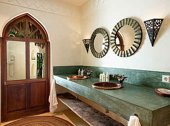 Qambani Luxury Resort: Sultan Villa Waschtisch