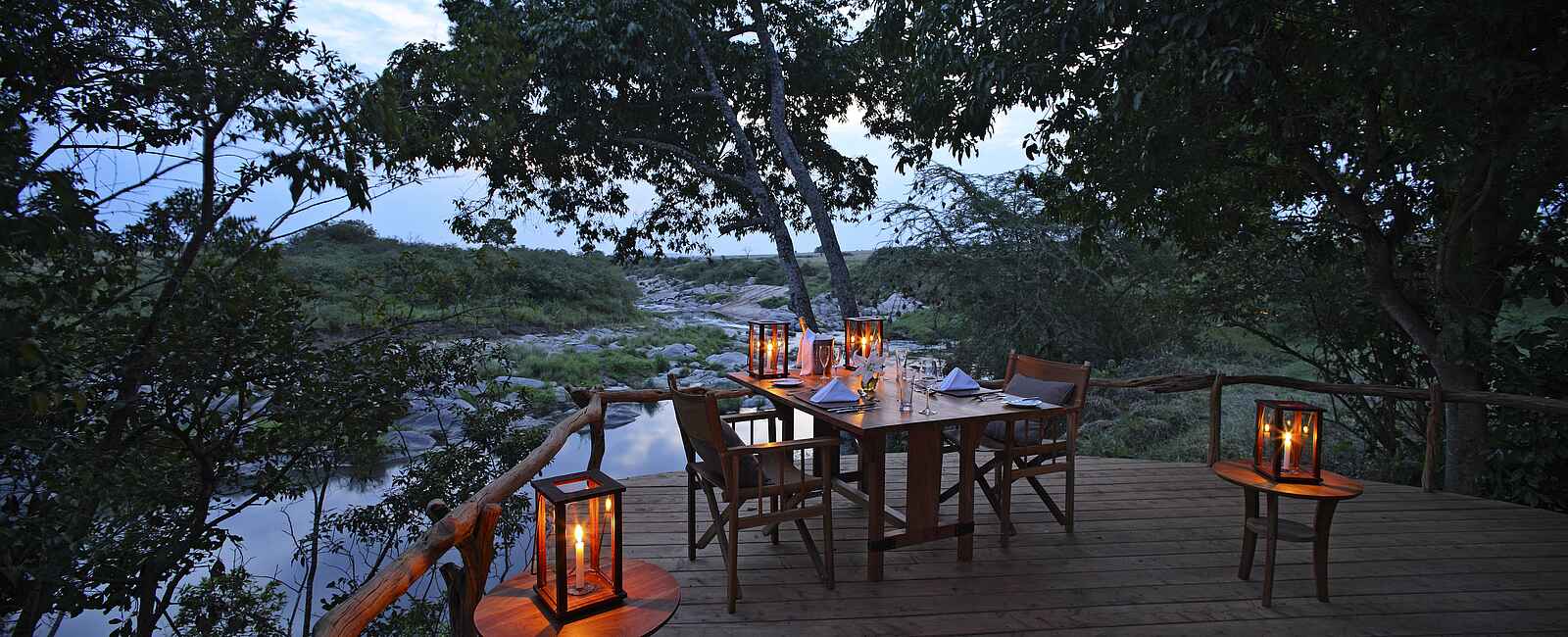 Rekero Camp: Speisedeck im Camp Rekero Camp: Speisedeck im Camp