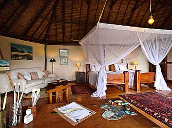 Saruni Mara Camp: Artist Studio mit Bett und Sofa