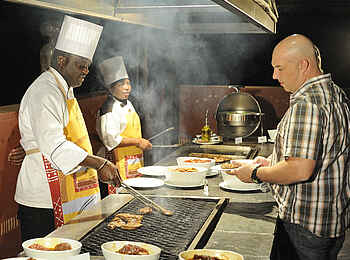 Sossusvlei Lodge: BBQ am Abend