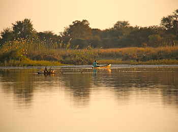 Taranga Safari Lodge: Ausflug mit den Mokoros