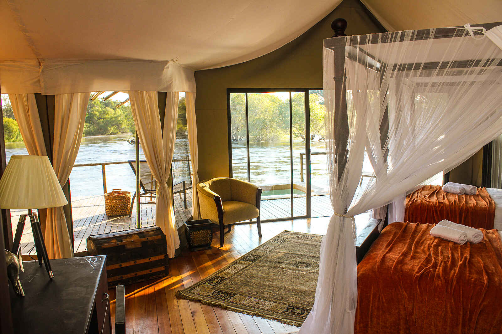 Zambezi Sands: Blick aus einer Suite zum Fluss Zambezi Sands: Blick aus einer Suite zum Fluss