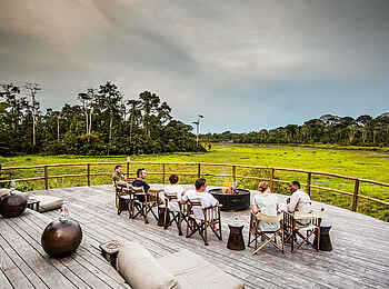 Lango Camp: Das Viewing Deck bei Tag Lango Camp: Das Viewing Deck bei Tag