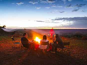 Ol Seki Hemingways Mara: Sundowner am Lagerfeuer