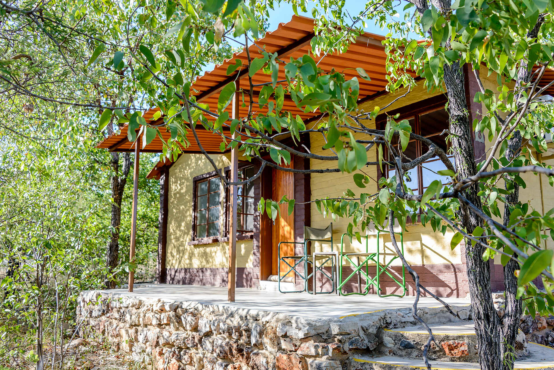 etosha nationalpark, etosha safari camp, gondwana collection, veranda, afrikarma, afrikarma safaris, afrikarma safaris - wildnis. hautnah., afrikarma.de