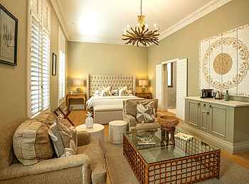 Fairlawns Boutique Hotel & Spa: Blick durchs Zimmer