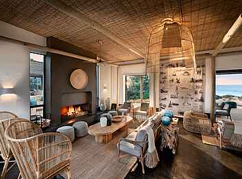 GweGwe Beach Lodge: Lounge in der Familiensuite