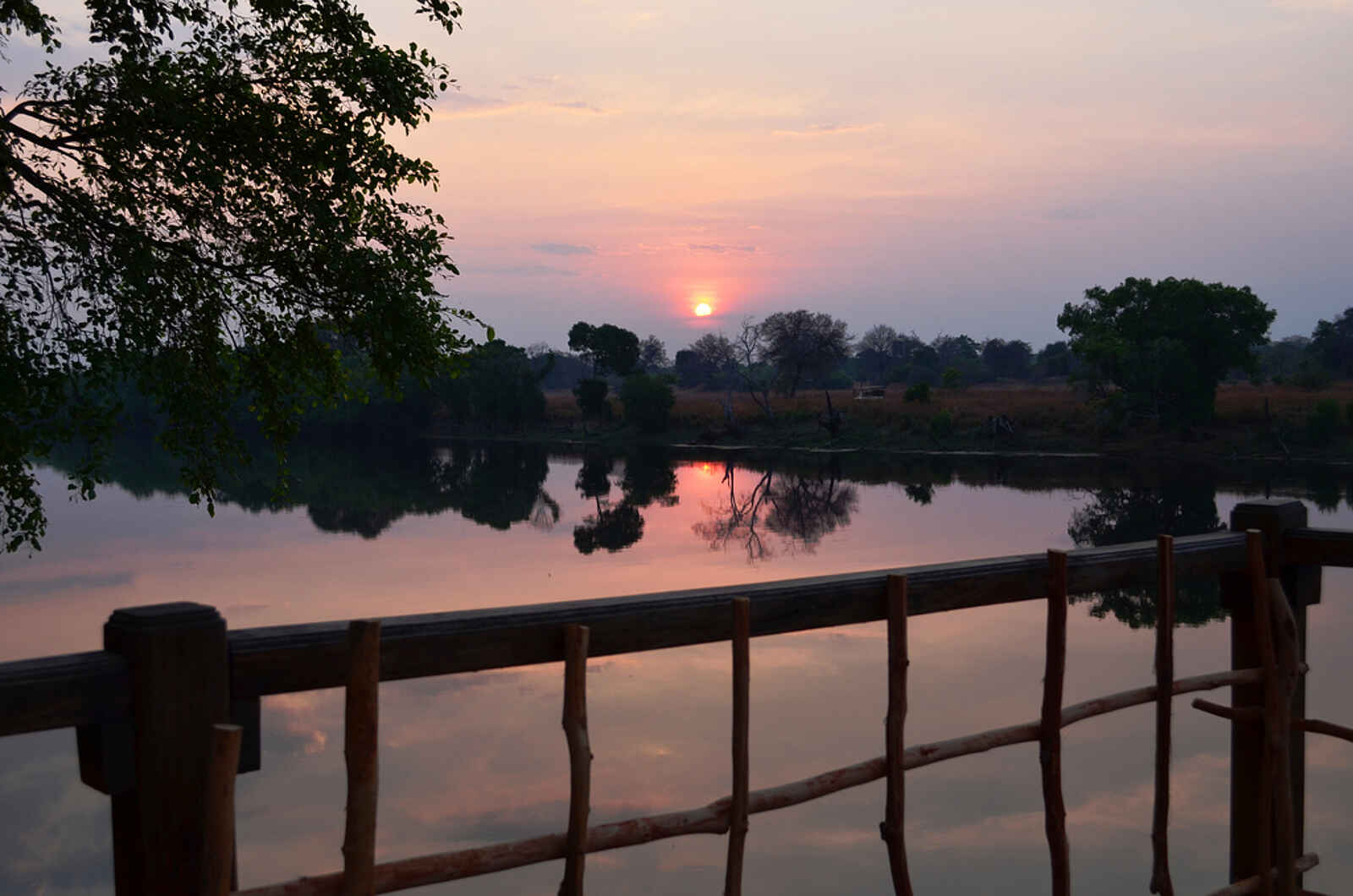 Leopard Lodge: Abendstimmung über dem Fluss Leopard Lodge: Abendstimmung über dem Fluss