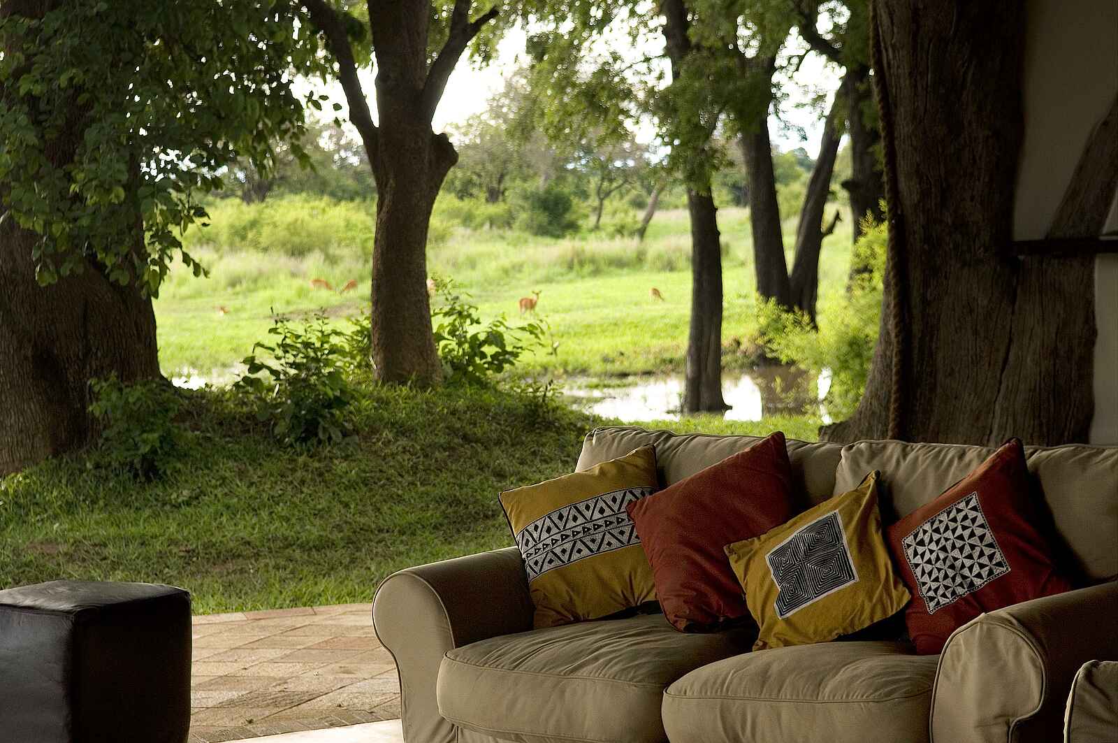 Luangwa Safari House: Sofa Luangwa Safari House: Sofa