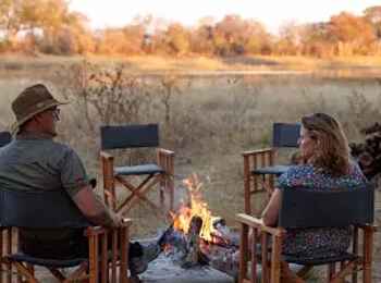 Luiana Plains Expedition Camp: Entspannen am Feuer