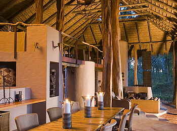 Sandibe Okavango Safari Lodge: Hauptgebäude Sandibe Okavango Safari Lodge: Hauptgebäude