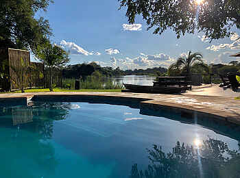 Shametu River Lodge: Am Pool