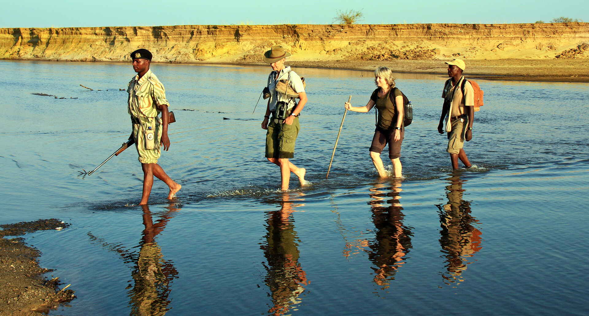 South Luangwa NP, Zambia, Elefant, Loxodonta Africana, Luangwa River, Pirsch, South Luangwa National Park, Walking Safari, Deb Tittle, Mapazi Camp, Afrikarma, Afrikarma Safaris, Afrikarma Safaris. Wildnis. Hautnah., Afrikarma.de