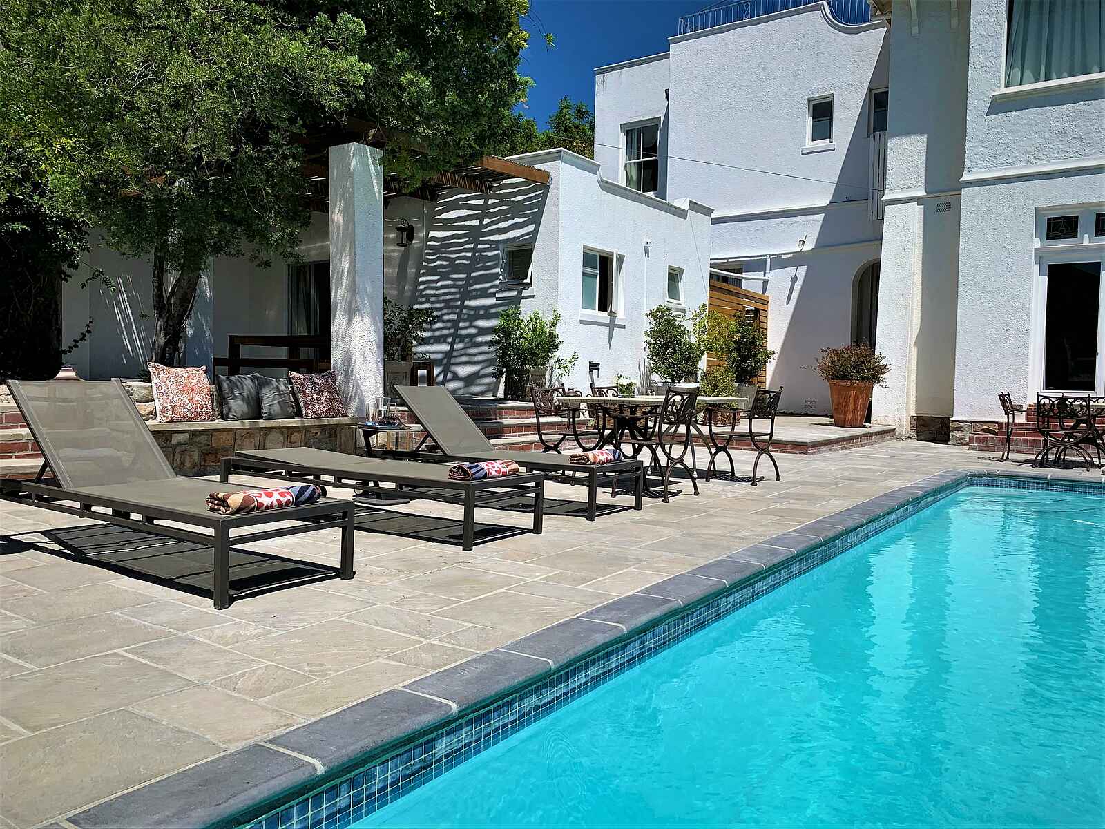 Abbey Manor Luxury Guesthouse: Am Pool Abbey Manor Luxury Guesthouse: Am Pool