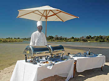 Divava Okavango Lodge and Spa: Lunch auf der Insel Divava Okavango Lodge and Spa: Lunch auf der Insel