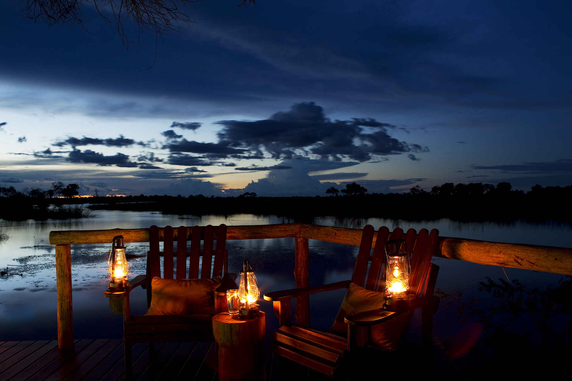 Lagoon Camp: Abend über der Lagune