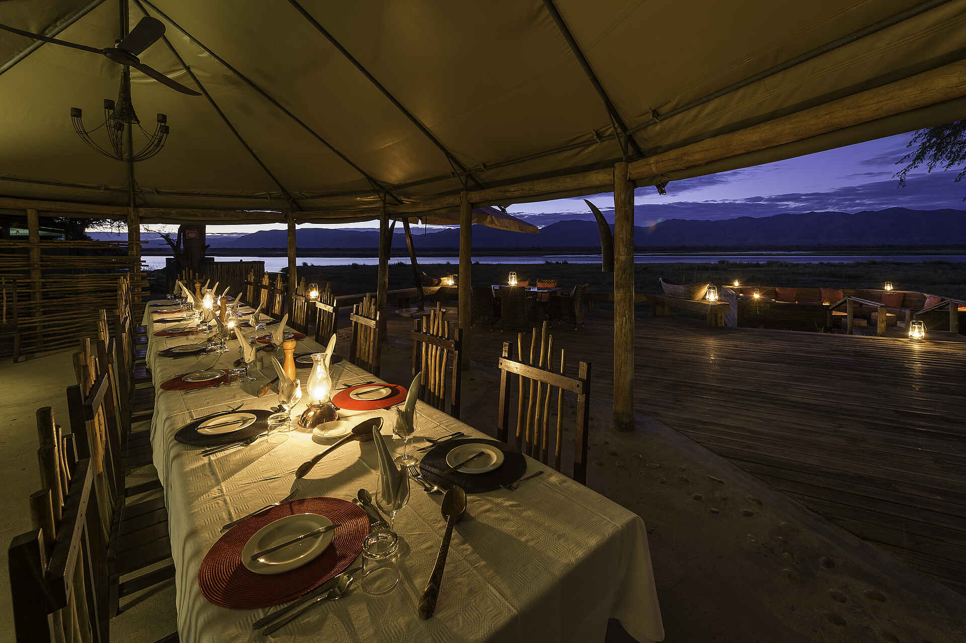 mana pools ruckomechi camp, mana pools safari, ruckomechi, ruckomechi camp, ruckomechi camp bilder, ruckomechi lodge, sambesi safari, essen, speisesaal