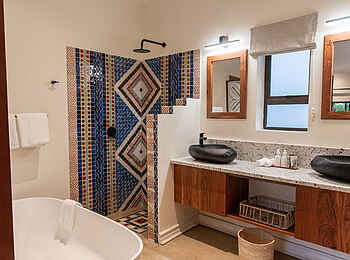 Shongwe Oasis Lodge: Deluxe Double Room Bad