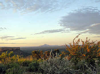 Vingerklip Lodge: Blick auf das Tal und die Tafelberge
