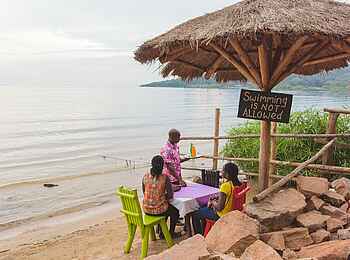 2 Friends Beach Hotel: Strand