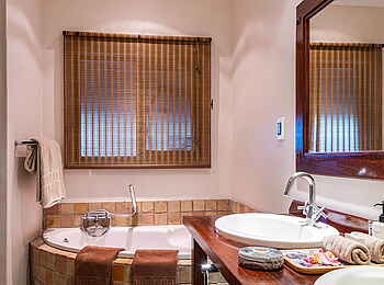 Inyati Game Lodge: Bad des Familienchalets