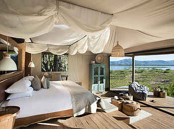Nyamatusi Camp: Schlafzimmer mit Kingsize-Bett Nyamatusi Camp: Schlafzimmer mit Kingsize-Bett