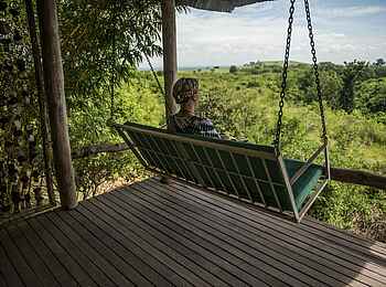 Volcanoes Kyambura Gorge Lodge: Veranda Volcanoes Kyambura Gorge Lodge: Veranda