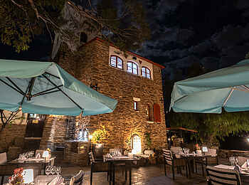 Boutique Hotel Heinitzburg: Innenhof nachts