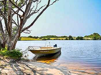 Loango Savannah Camp: Safari Boot