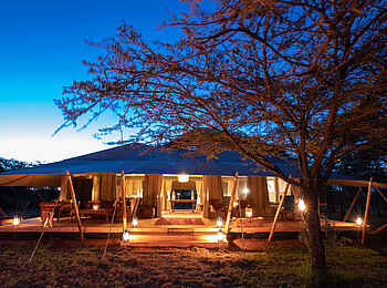 Mara Expedition Camp: Beleuchtete Terrasse