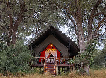 Mbamba: Blick auf ein Gästezelt Mbamba: Blick auf ein Gästezelt