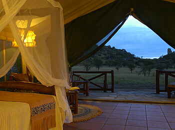 Mbuzi Mawe Serena Camp: Blick aus einem Gästezelt Mbuzi Mawe Serena Camp: Blick aus einem Gästezelt