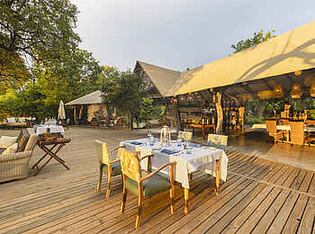 MmaTsebe Tented Camp: Speisebereich auf Terrasse