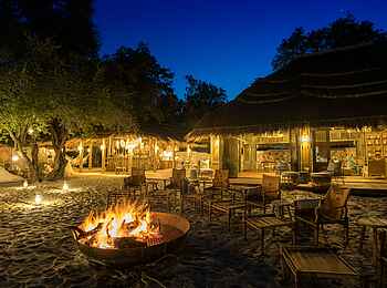 Mpala Jena Camp: Die Feuerstelle Mpala Jena Camp: Die Feuerstelle