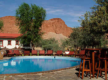 Namib Desert Lodge: Pool am Haupthaus Namib Desert Lodge: Pool am Haupthaus