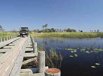 Nxabega Okavango Tented Camp: Holzbrücke