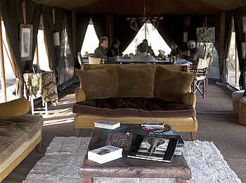 Serian's Serengeti South Camp: Blick ins Messezelt