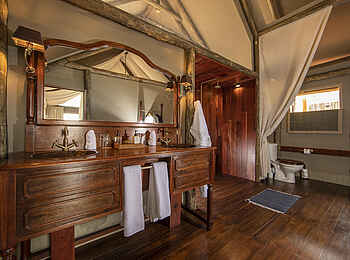 Shinde Camp: Family Tent Waschtisch