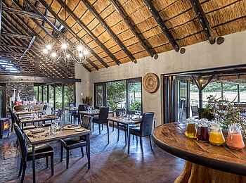 Kariega River Lodge: Essbereich