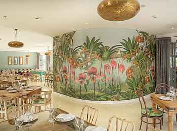 Latitude 0: Speisesaal mit Orchideenfresco Latitude 0: Speisesaal mit Orchideenfresco