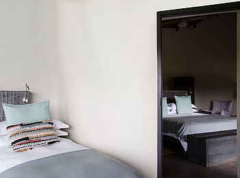 Simbavati River Lodge: Extra Bett mit Kissen