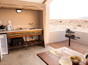 Desert Quiver Camp: Patio eines Chalets