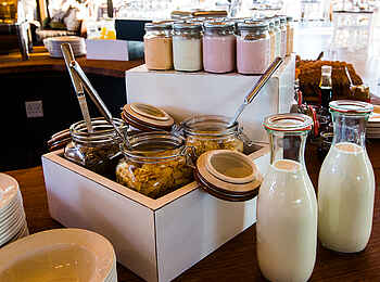 Kalahari Anib Lodge: Kontinentales Frühstück