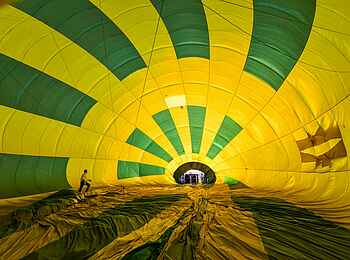 Murchison Falls Ballonfahrt: Sich wölbende Ballonhülle