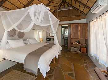 Onguma Forest Camp: Blick in den Bungalow